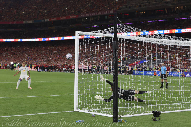 manchester-united-v-leeds-united-59-of-61-standard.jpg