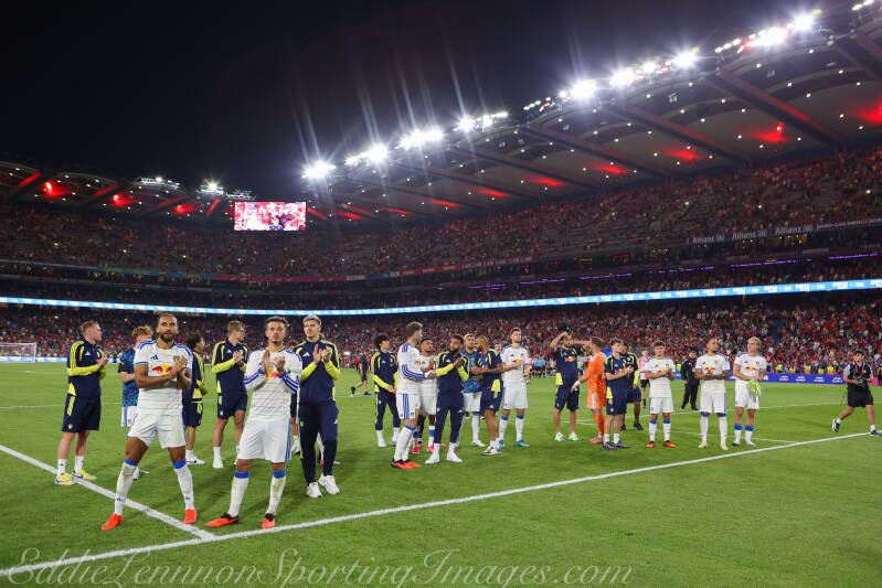 manchester-united-v-leeds-united-60-of-61-standard.jpg