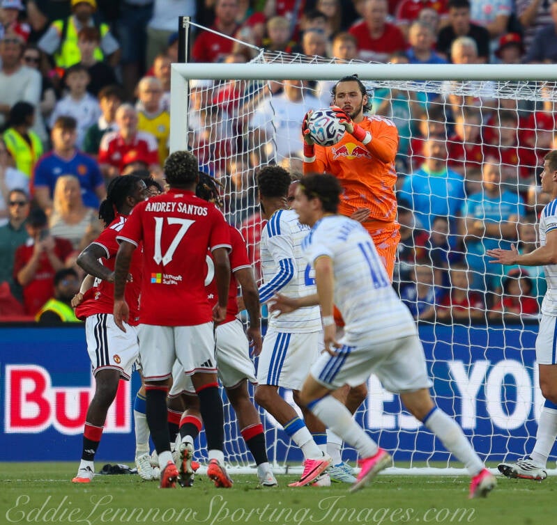 manchester-united-v-leeds-united-7-of-9-standard.jpg