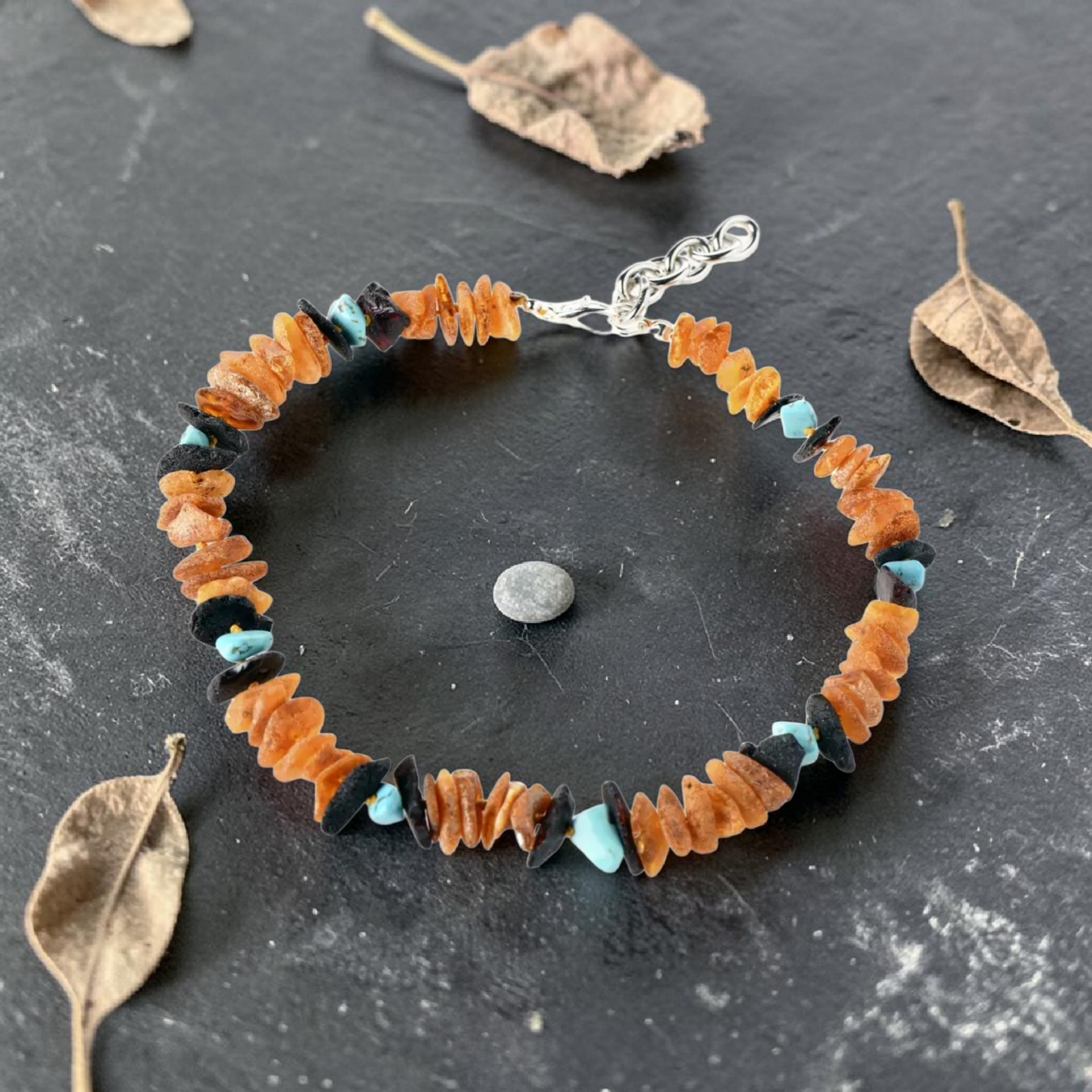 Collier chien ambre cerise avec turquoise 60cm
