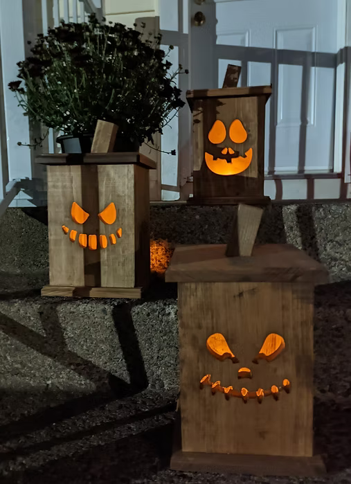 Wooden Jack-o-lantern with flickering LED lights