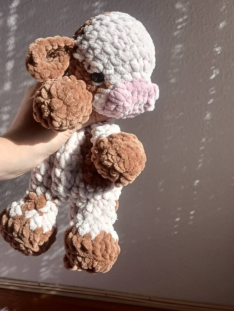 vaca amigurumi tejida a mano en crochet