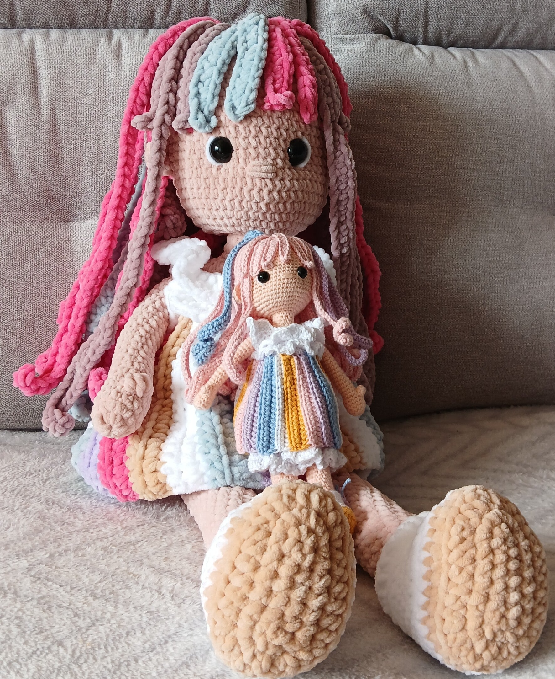 Muñeca amigurumi personalizada con muñeca pequeña a juego