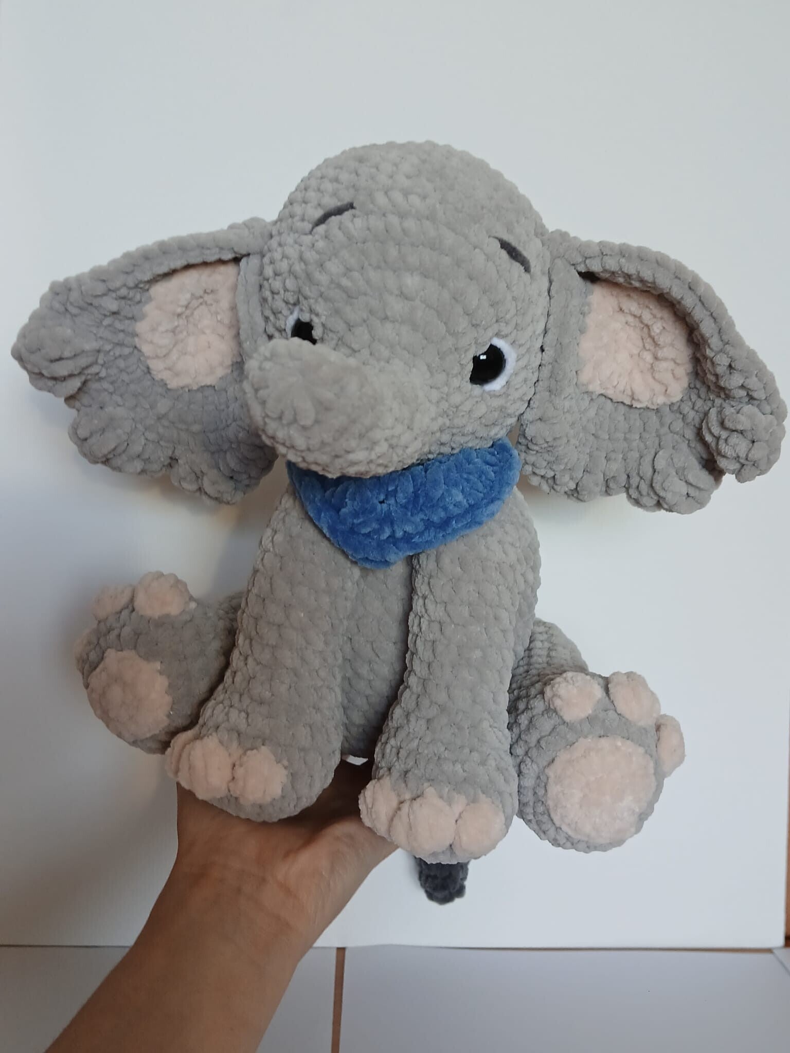 Elefeante amigurumi para bebes artesanal con pañuelo azul