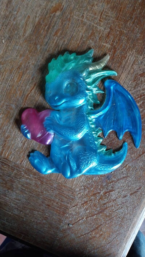 Dragon avec petit cœur