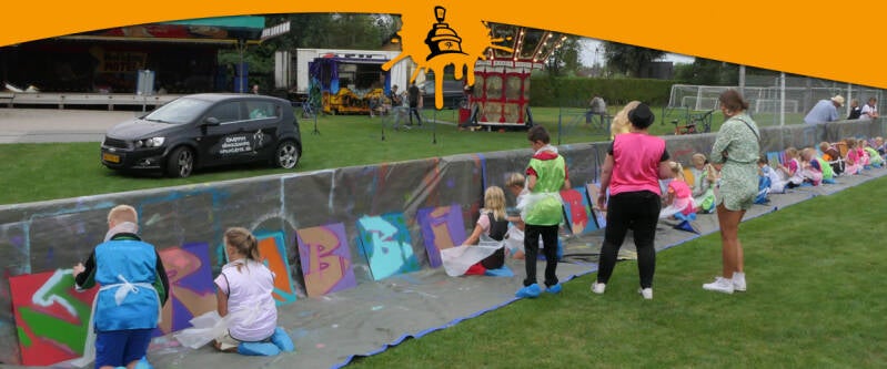 Een graffiti kinderworkshop op het jaarlijkse dorpsfeest in Bitgummole Friesland