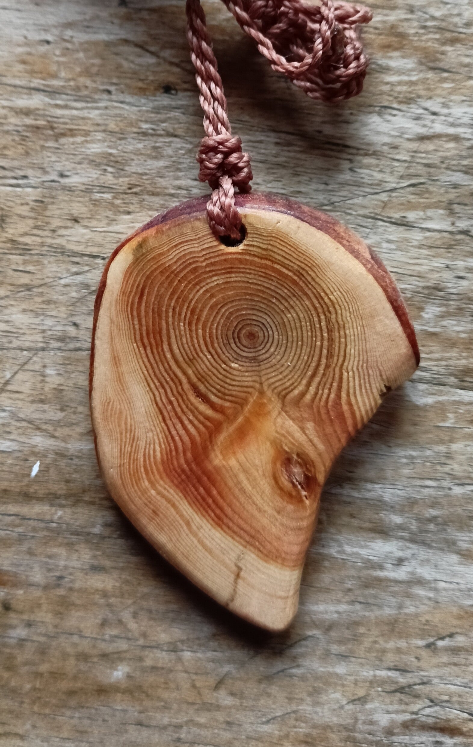 Lärche Seelenschmuck Makramee Anhänger Handgemacht