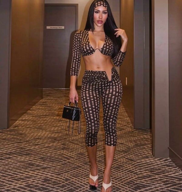 Off guard capri set
