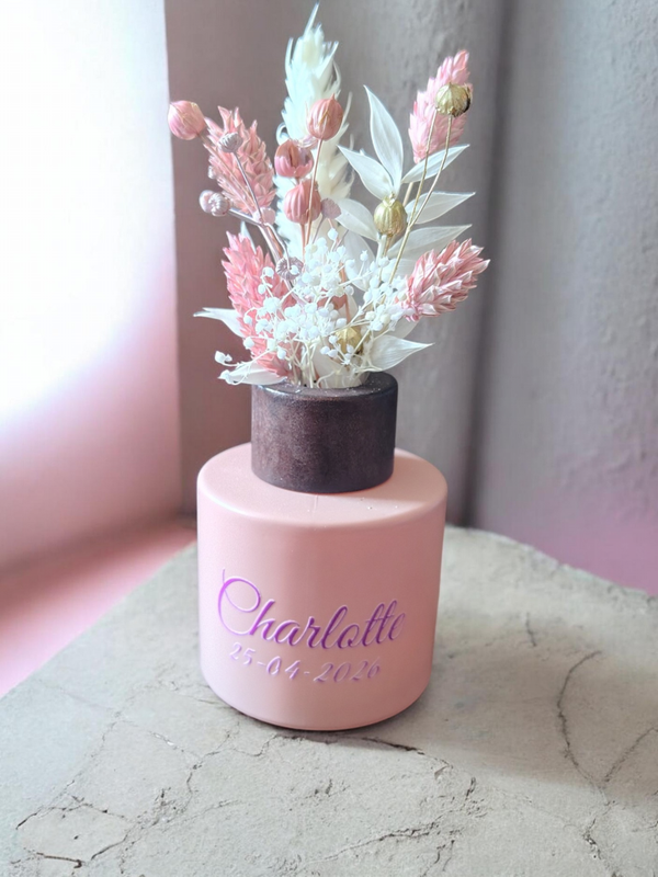 Vaasje met droogbloemen