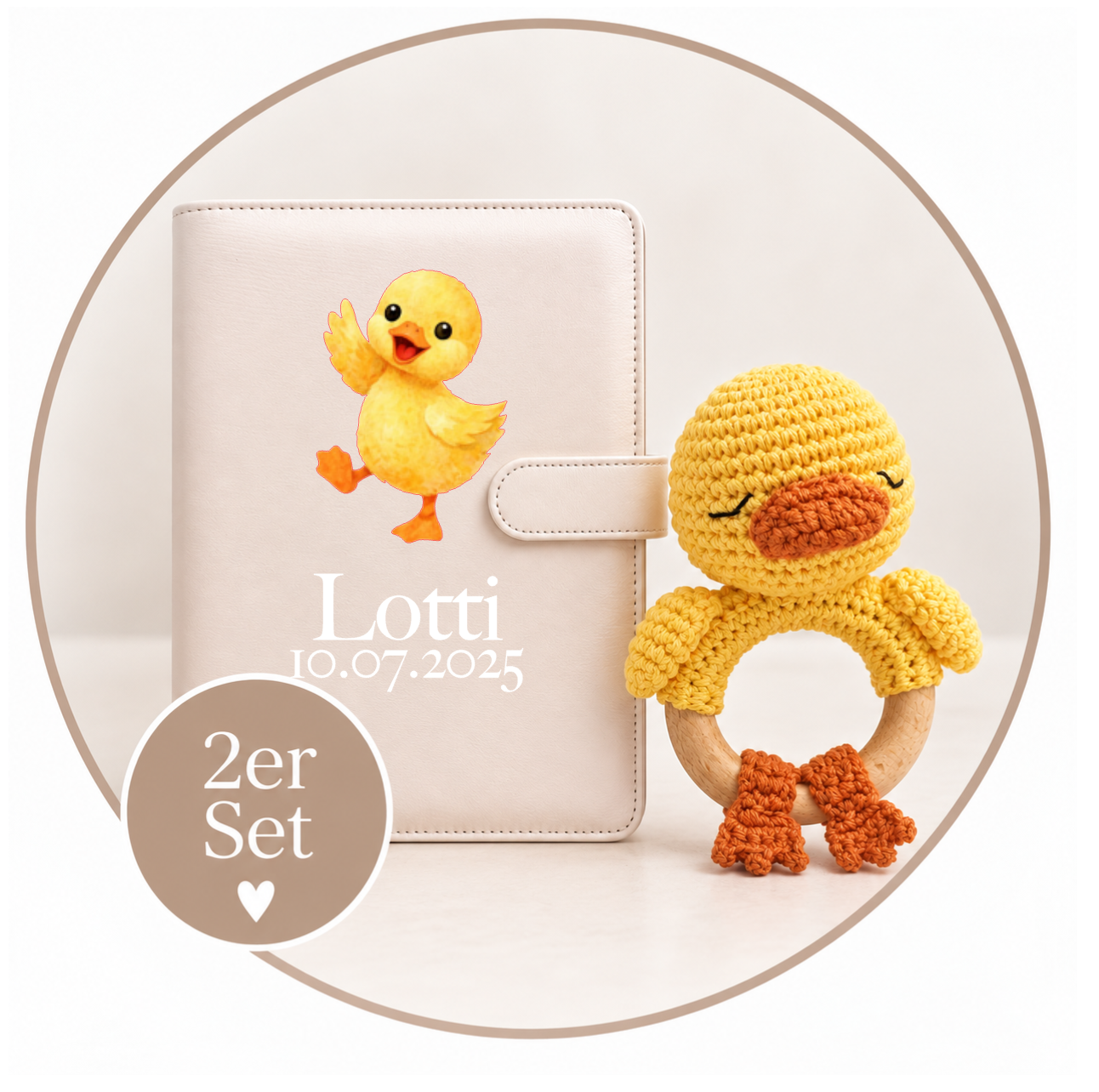 2er-Set Rassel Lotti & Premium-Gesundheitshefthülle Gelb