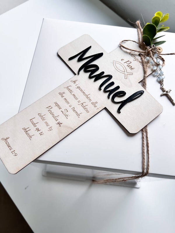 Taufkreuz mit Holz Namen