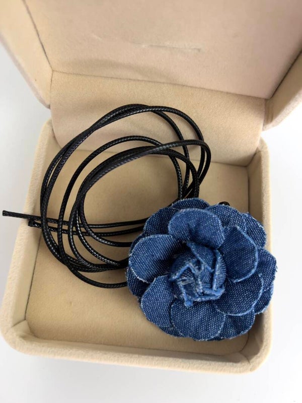 Bloem Choker