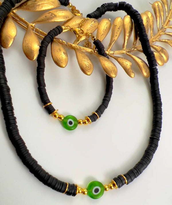 Green eyes set