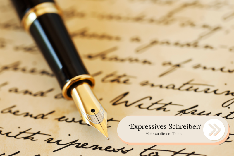 Füllfederhalter auf handgeschriebenem Papier als Symbol für expressives Schreiben nach James Pennebaker zur emotionalen Verarbeitung, inneren Entlastung und Reflexion belastender Erfahrungen.