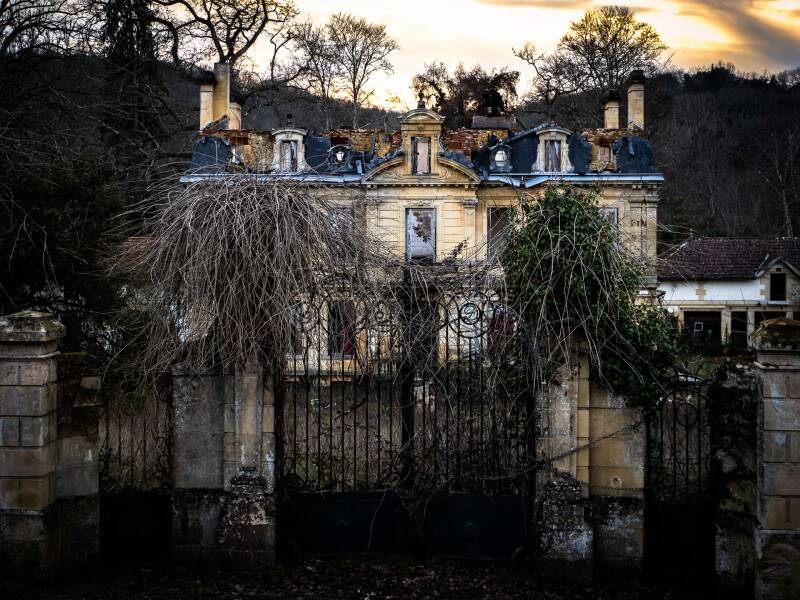 abandoned-chateau-chal-standard.jpg