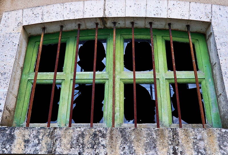 derelict-fen-tre-d-usine_resize-standard.jpg