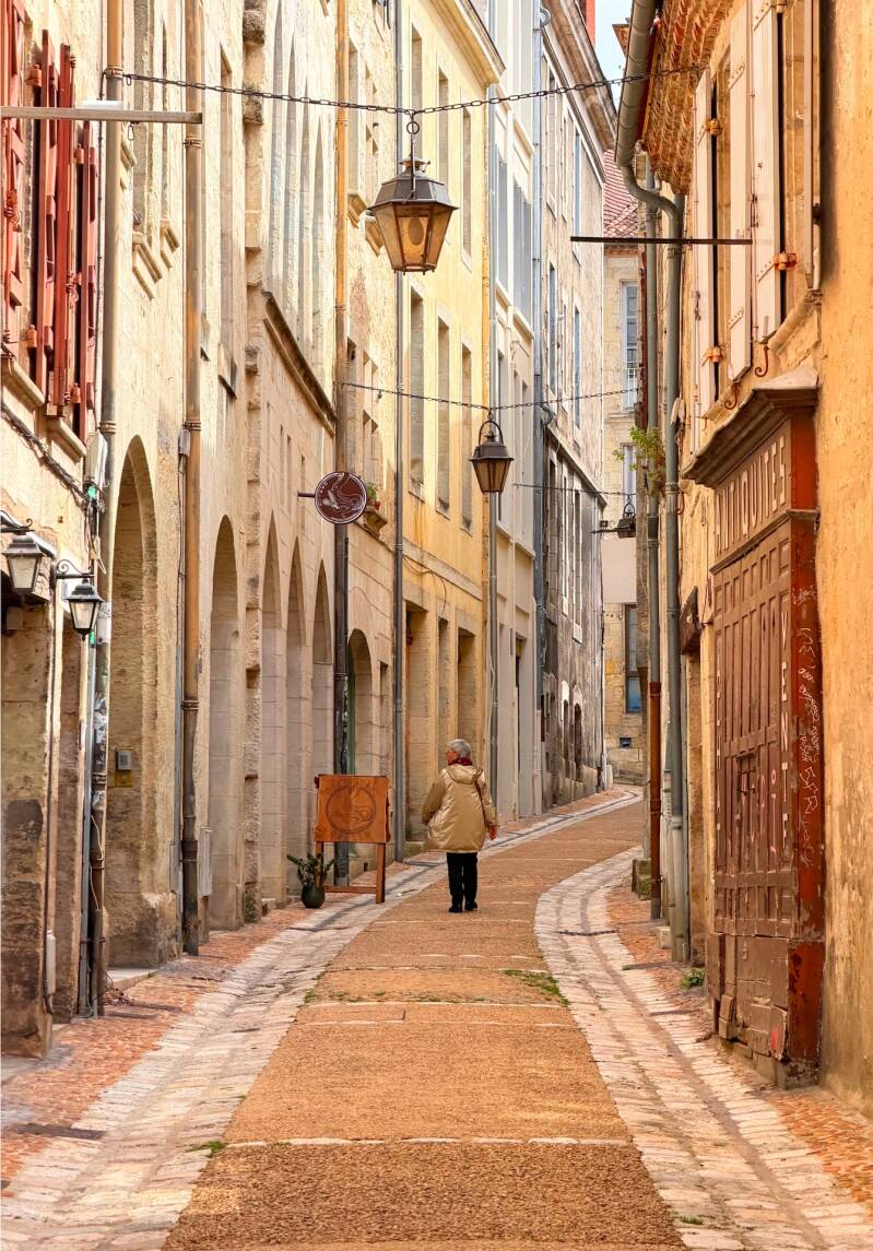 perigueux_street-chal-standard.jpg