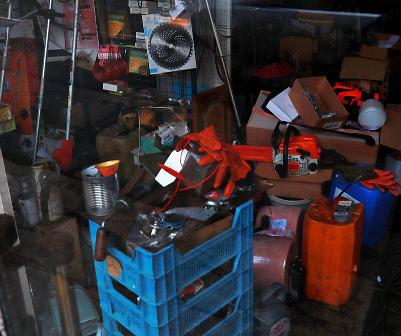 red-yellow-blue-un-grand-bazar_resize-standard.jpg