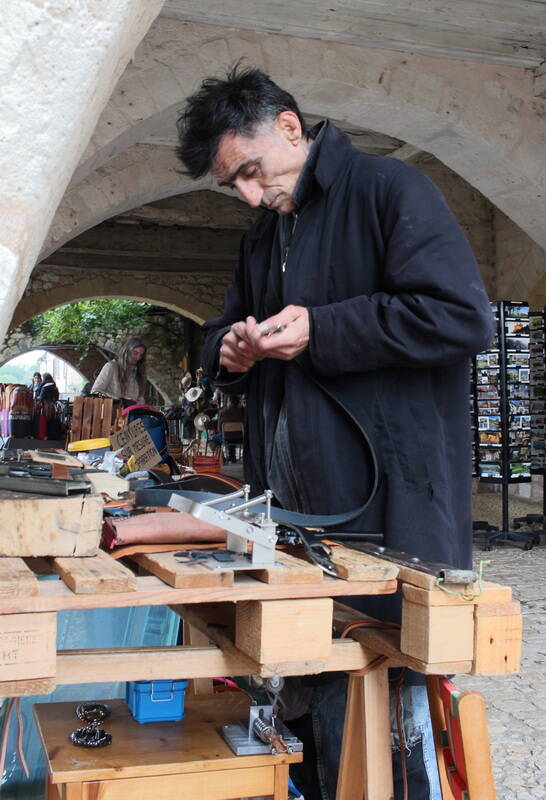 stallholder-man-resizing-belt-standard.jpg