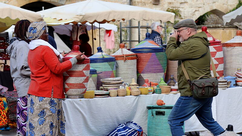 stalls-traditional-baskets-stallholders-under-photographer-attack-standard.jpg