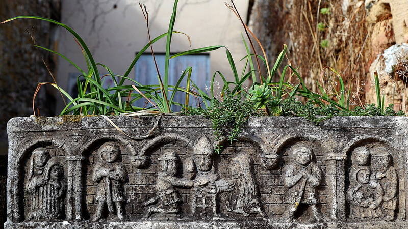 unusual-monpazier-tapestry-standard.jpg