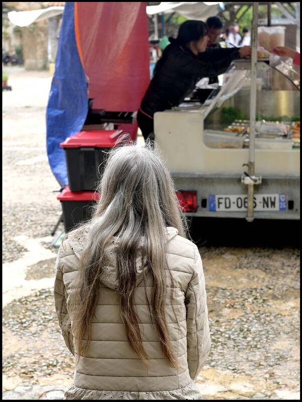 unusualen-attendant-son-tour-standard.jpg