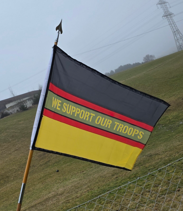 THIN GREEN LINE Fahne "WE SUPPORT OUR TROOPS"