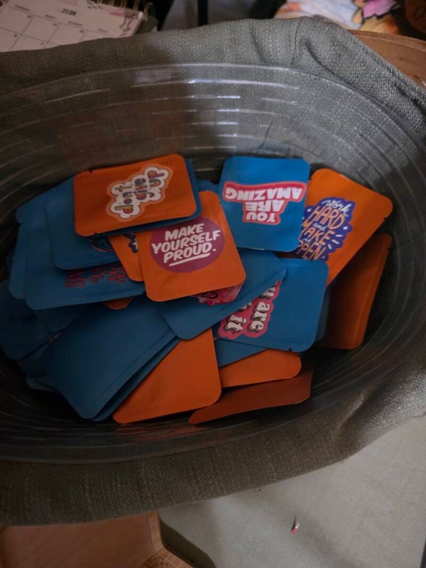 10 envelopes + 1 small scoop