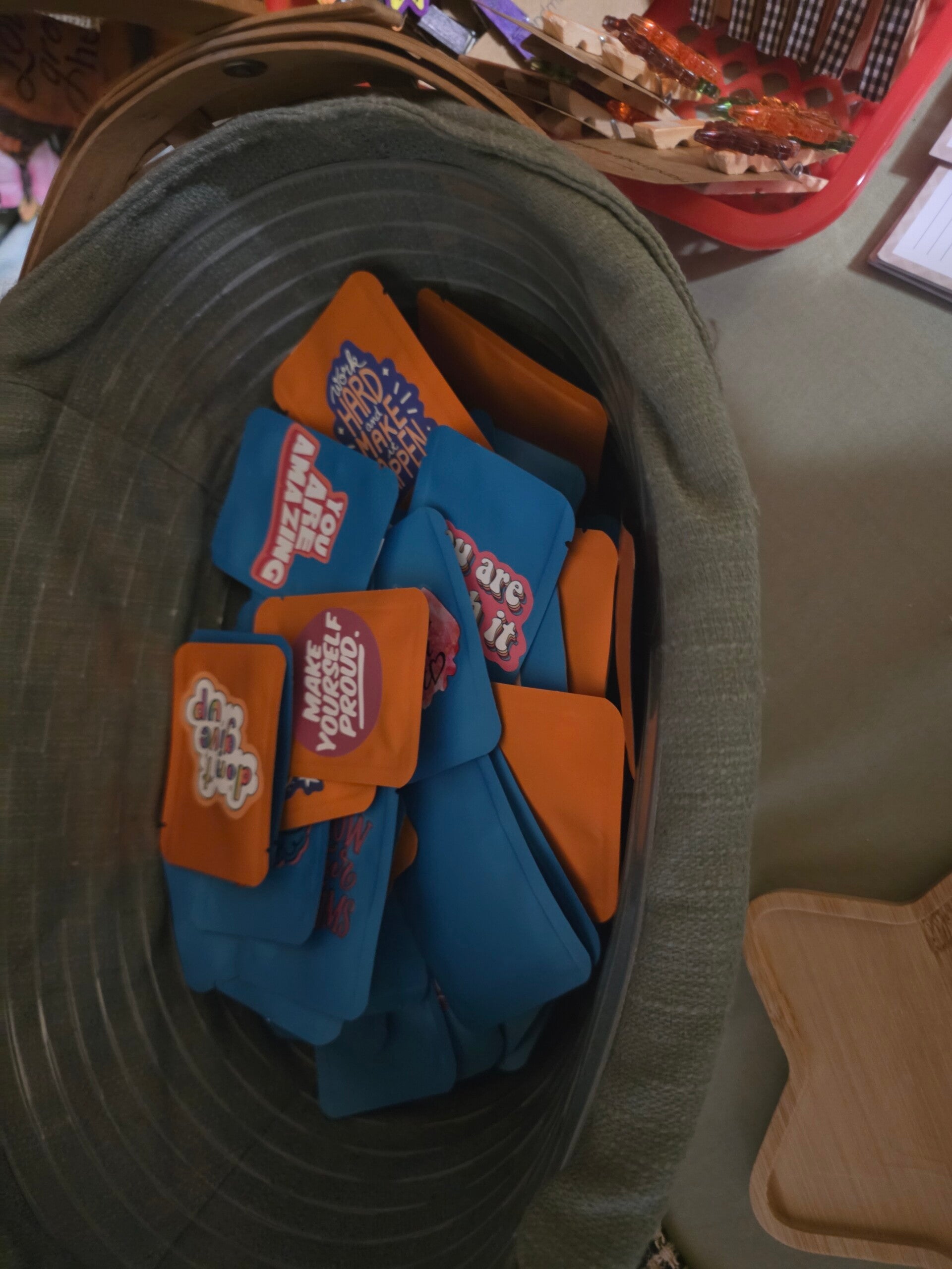 15 envelopes +1 small scoop