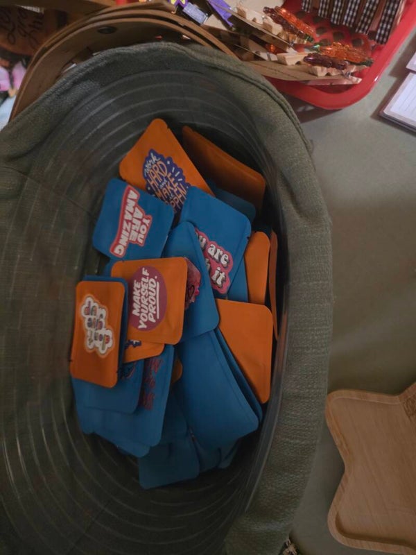 15 envelopes +1 small scoop