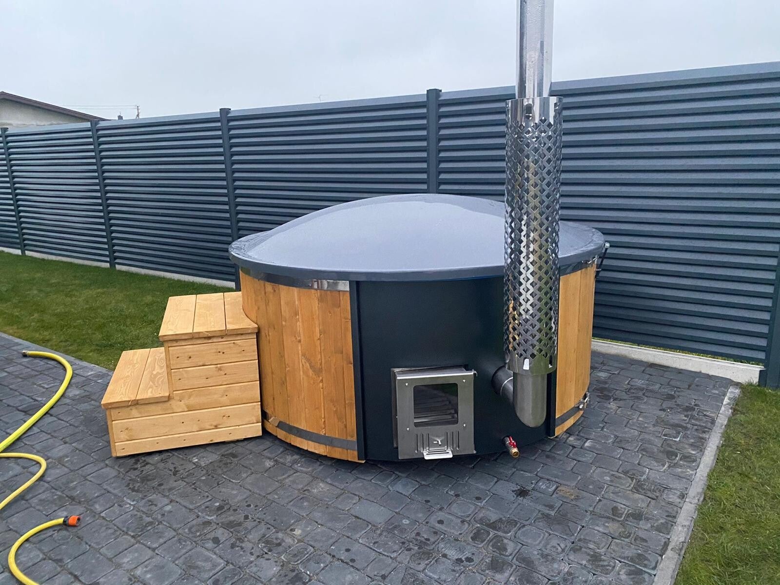 Whirlpool mit Holzofen