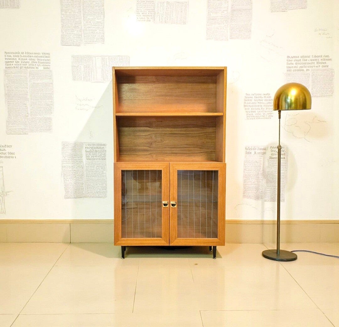 Kaunis vintage teak vitriinikaappi