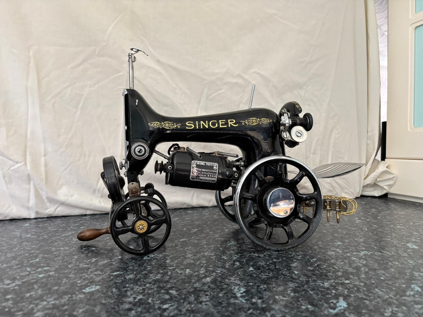 Metal art sewing  machine tractor