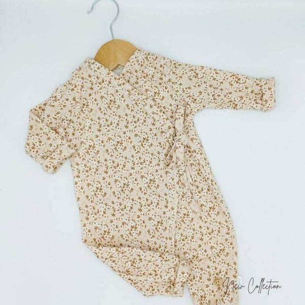 Kruippakje overslag kleine bloemen bruin