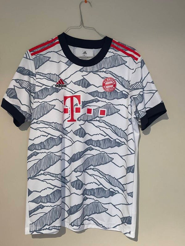 Bayern Munich 2021-2022 third shirt