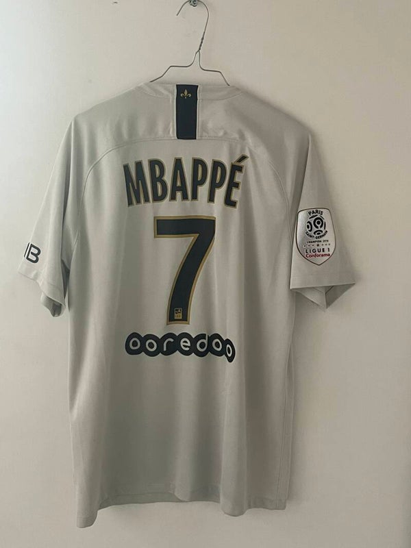 Paris Saint-Germain 2018-2019 away shirt #7 Mbappé