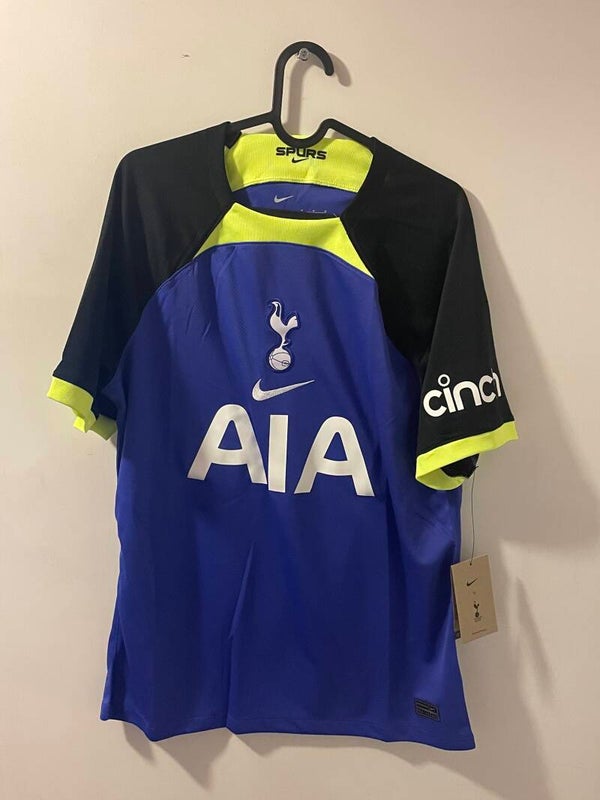 Tottenham Hotspurs 2022-2023 away shirt