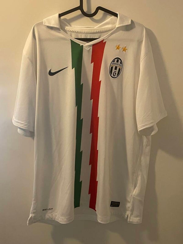 Juventus 2010-2011 away shirt