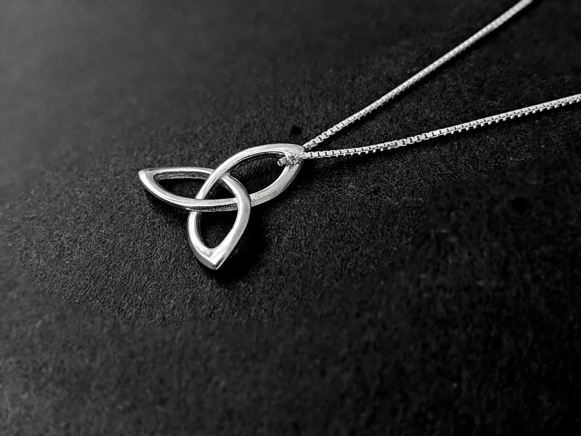 Pendentif Triqueta