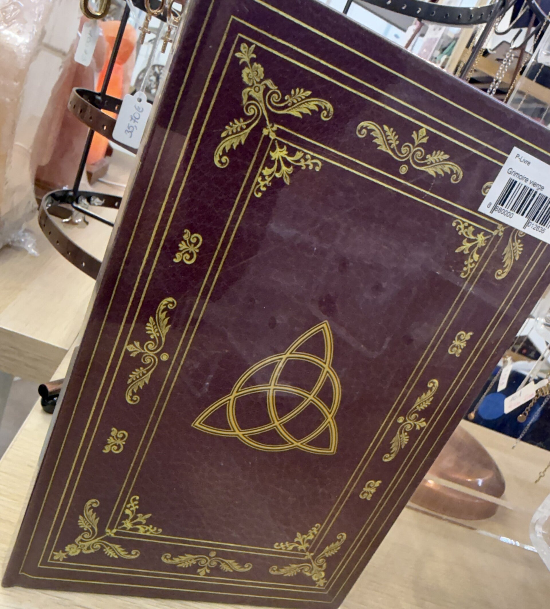 Grimoire vierge modèle 02