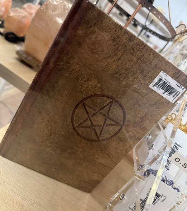 Grimoire vierge modèle 01