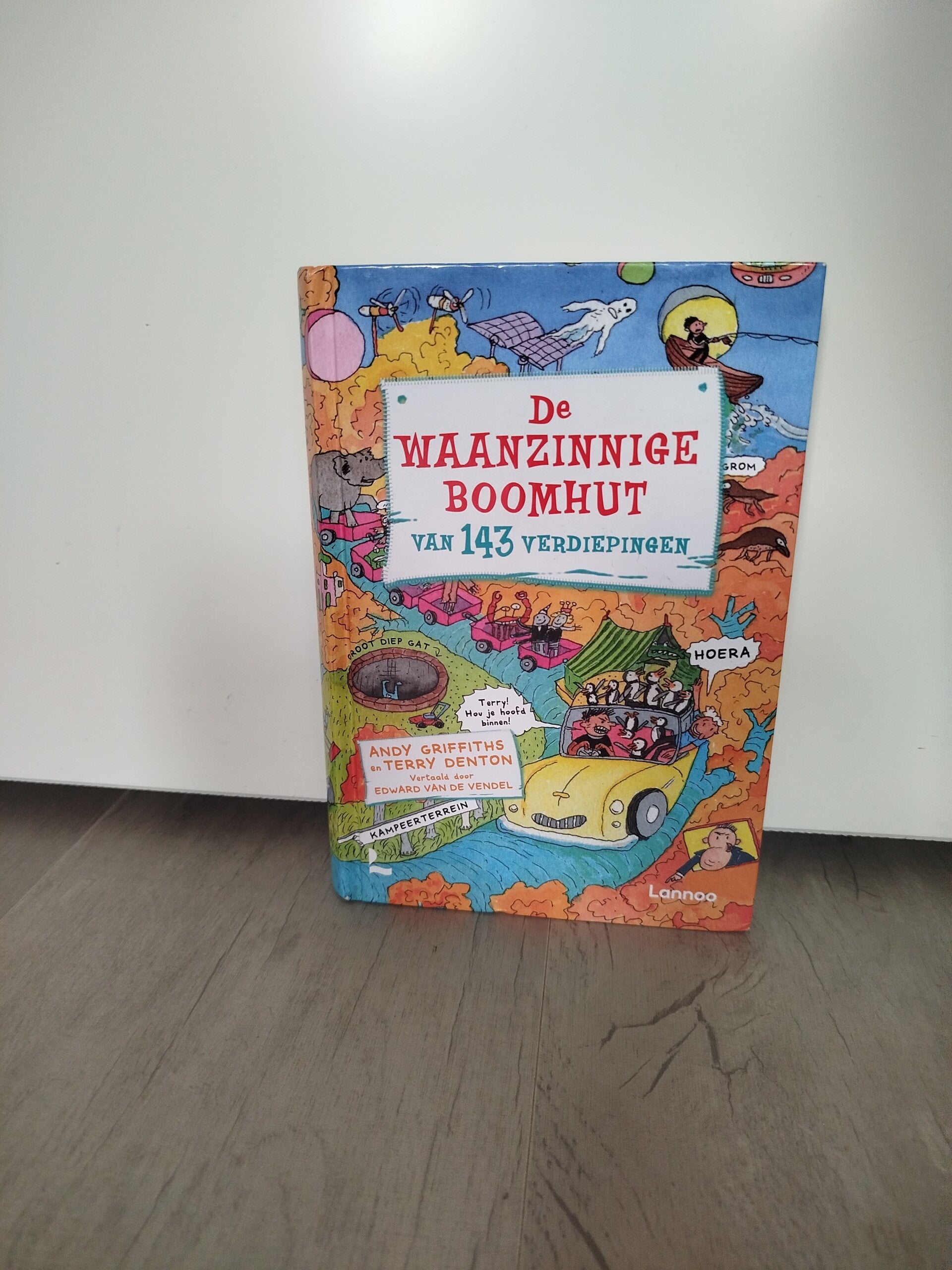 de waanzinge boomhut van 143 verdiepingen