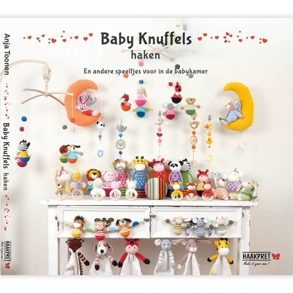 Baby knuffels haken en andere speeltjes voor in de babykamer
