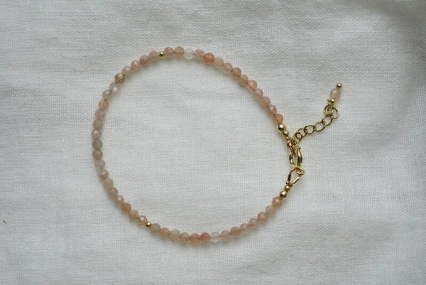 Armband perzik maansteen