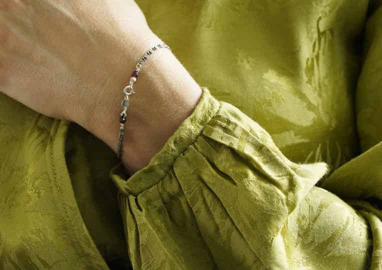 Armbandje granaat en dalmation jaspis