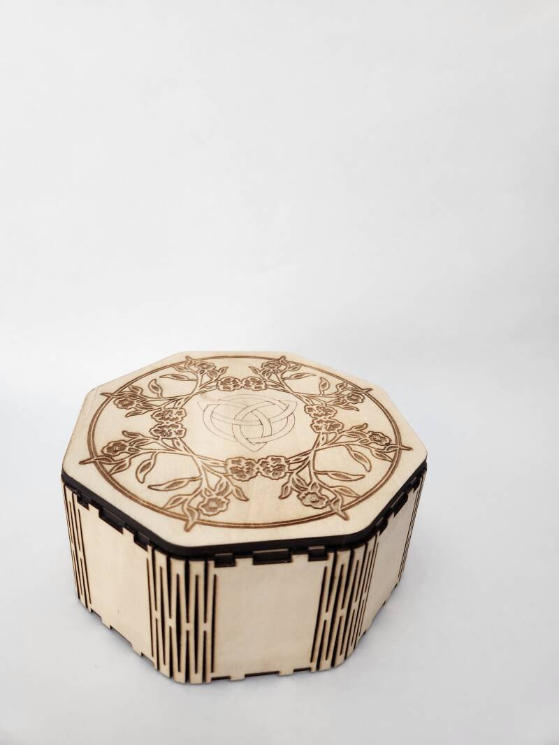 #2 hexagonal box 5.5&#039;&#039;x2&#039;&#039; 