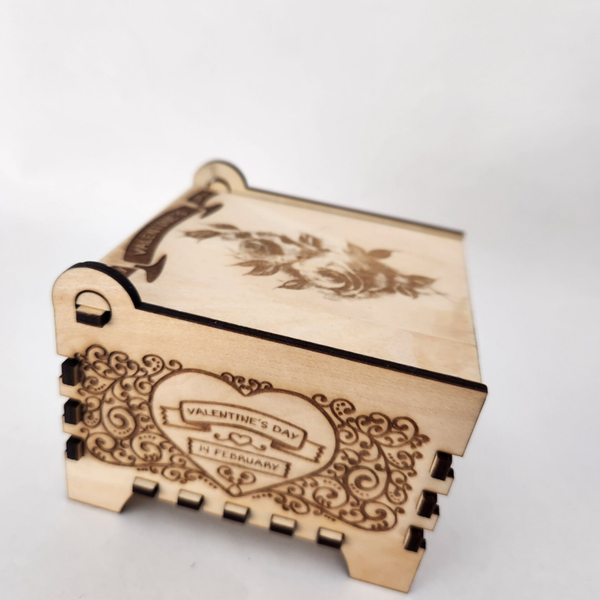 Box6  Valentine L3.1/4"xW 3.1/4"xH 2.3/8 $ 10.00