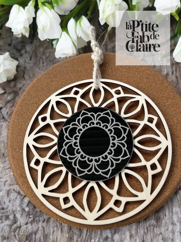Support Boucles d’Oreilles en Bois avec Miroir Gravé – Élégance Artisanale