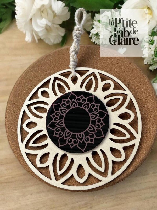 Support Boucles d’Oreilles en Bois avec Miroir Gravé – Élégance Artisanale