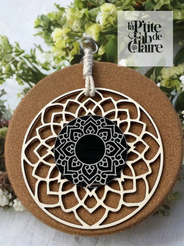Support Boucles d’Oreilles en Bois avec Miroir Gravé – Élégance Artisanale